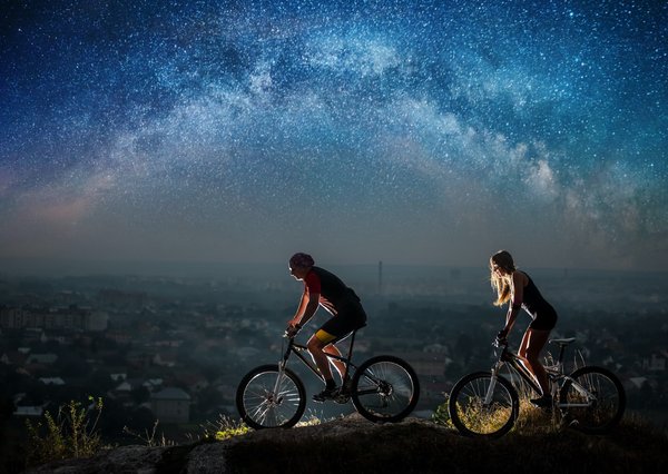Comment être bien visible la nuit à vélo ?