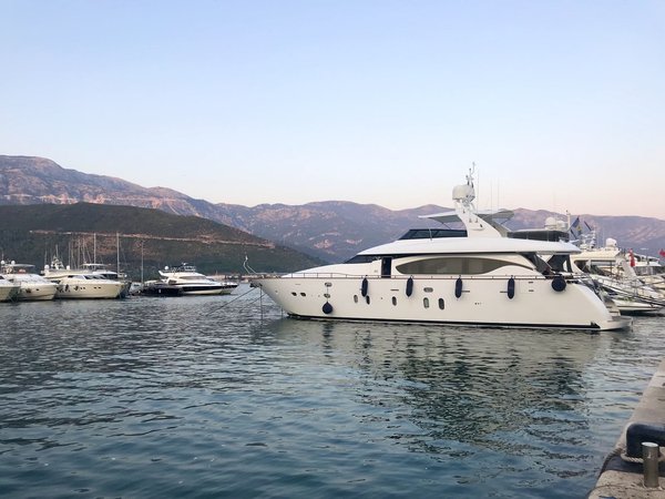 La vie à bord d'un yacht de luxe : ce à quoi s'attendre.